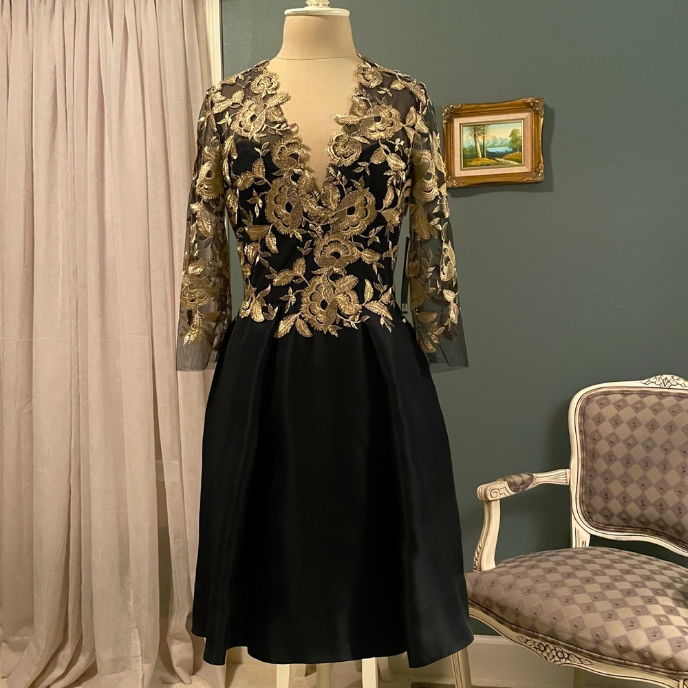 Monique Lhuillier Noir/gold lace cocktail dress